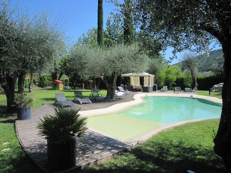 Gorgeous 6 bedroom villa with private pool and large garden