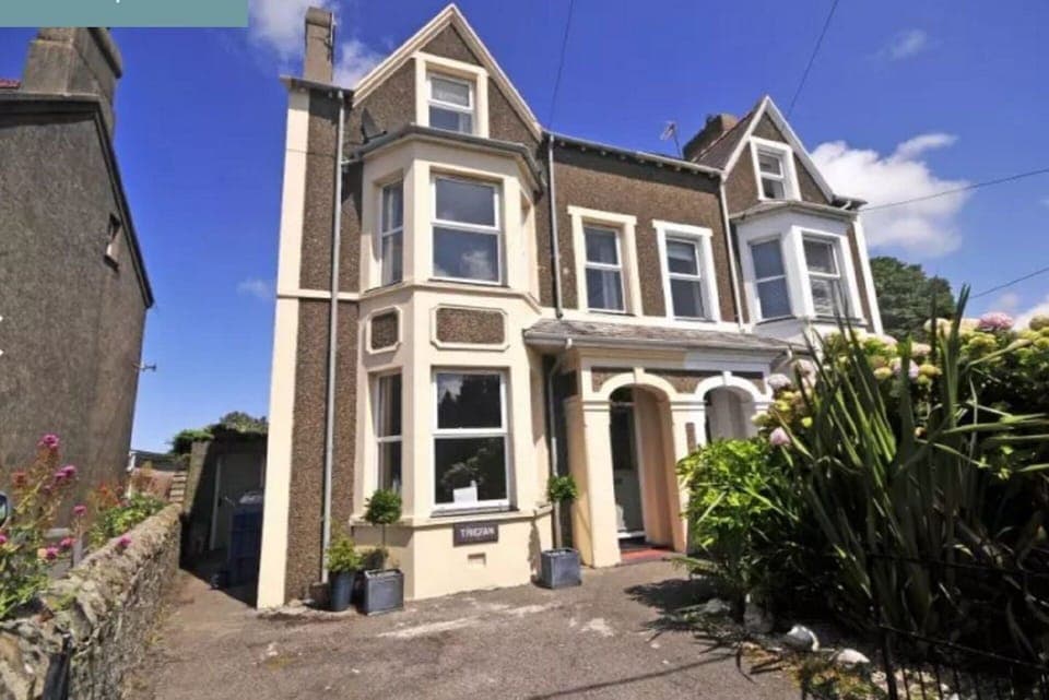 Trigfan - The Captain's House