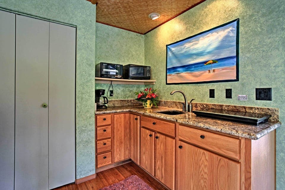 Cook home or go out. A well equipped kitchenette