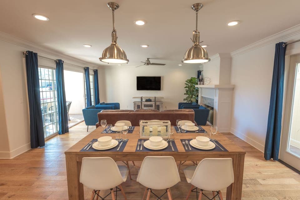 Back unit dining area 