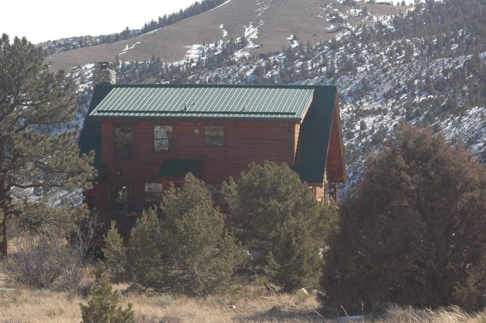 Back view of Mountain Manor looking south in winter - 360º views!