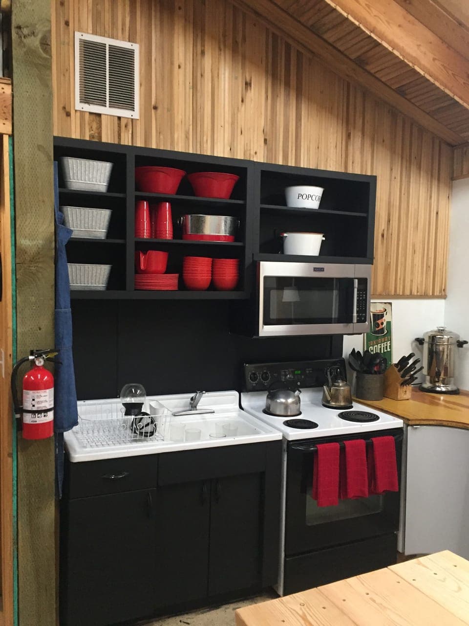 Fully loaded kitchen with gas stove/oven