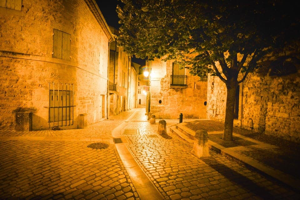 Uzès at night