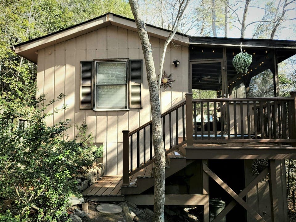 Peaceful cabin in the woods
