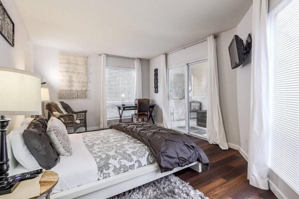 Bedroom #1  
Queen Bed
Private Balcony, 
TV with local channels and Netflix.