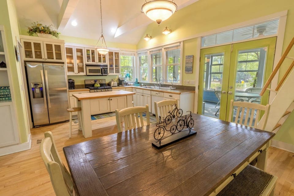 Main Level | Dining Room | Kitchen