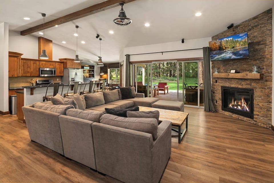 Tamarack Lodge. - Fantastic great room with smart tv, large sectional and gas fire place.