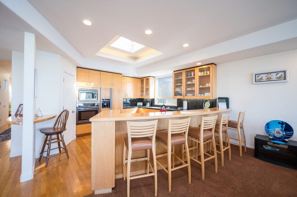 Kitchen - Kitchen/Bar