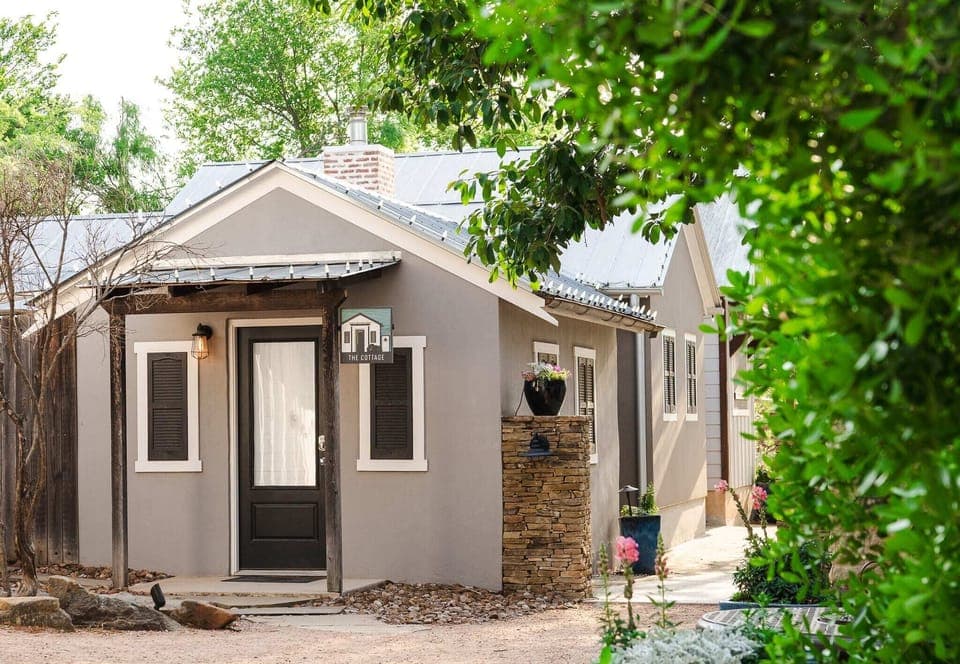 Your Private Fredericksburg Cottage – Charming Hill Country escape with boutique style.