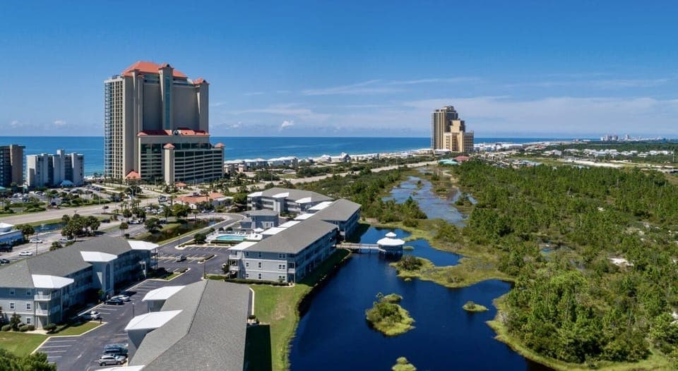 Romar Lakes 102B, 2 Bedroom 2 Bathroom. Ground Floor. Sleeps 6. Managed by Island Rentals