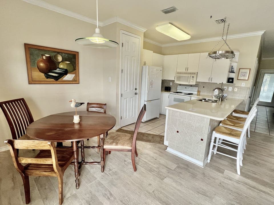 Romar Lakes 102B, 2 Bedroom 2 Bathroom. Ground Floor. Sleeps 6. Managed by Island Rentals