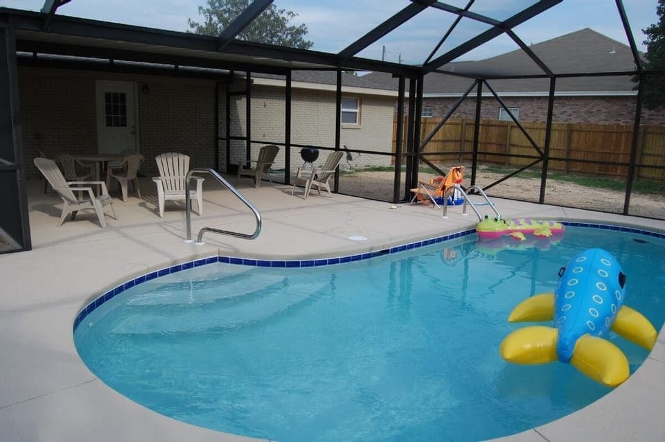 4 bedroom 2 bath beach house with private pool 
