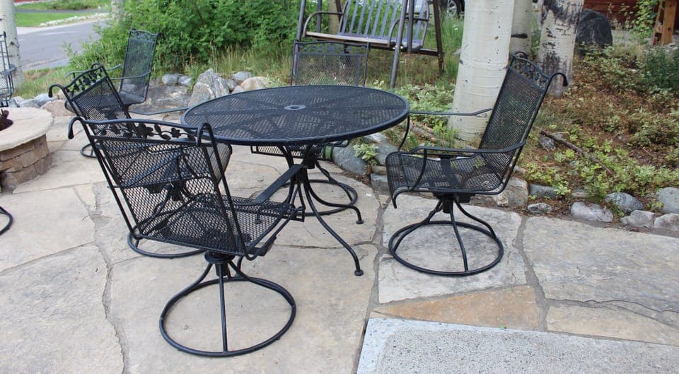Front deck table & chairs