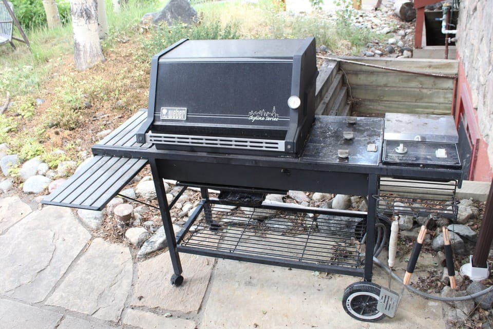 Natural gas grill