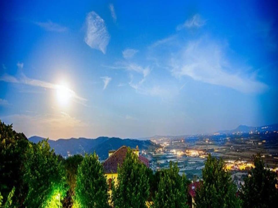 Region [summer] (>5 km)