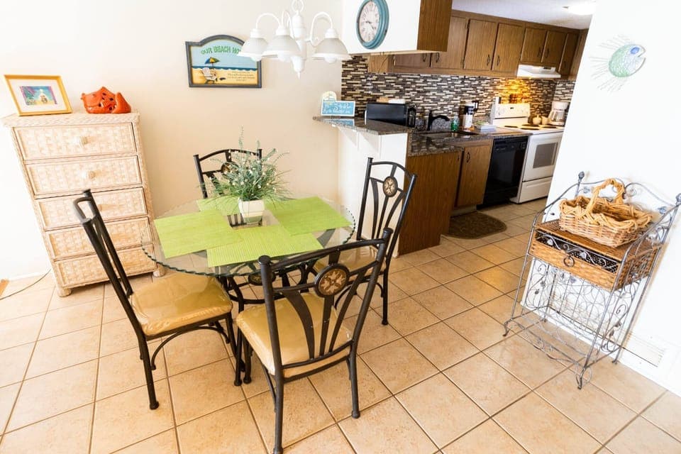 DINING AREA - DINING AREA
