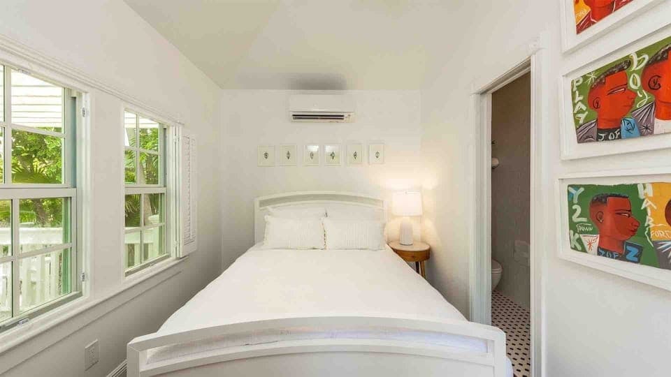 The second master bedroom has a Queen bed and flat screen TV...