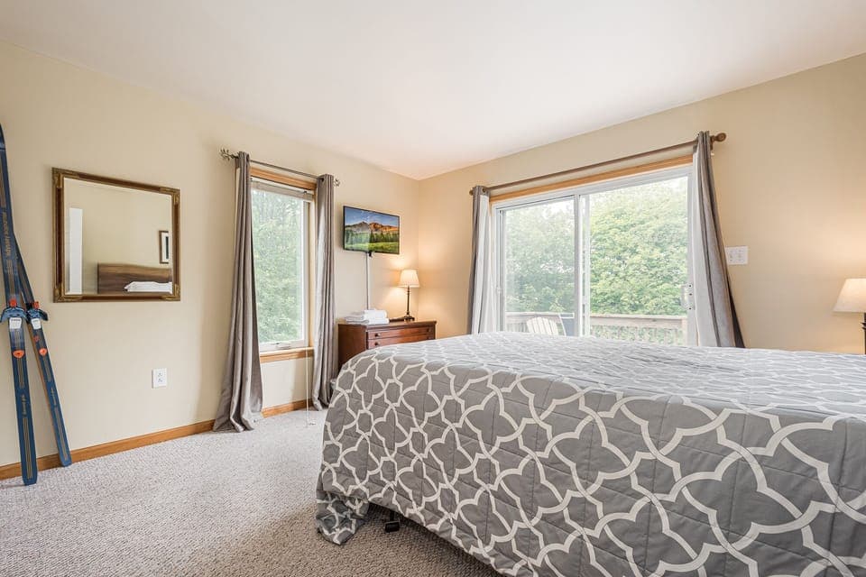 Main Level Bedroom Queen Bed