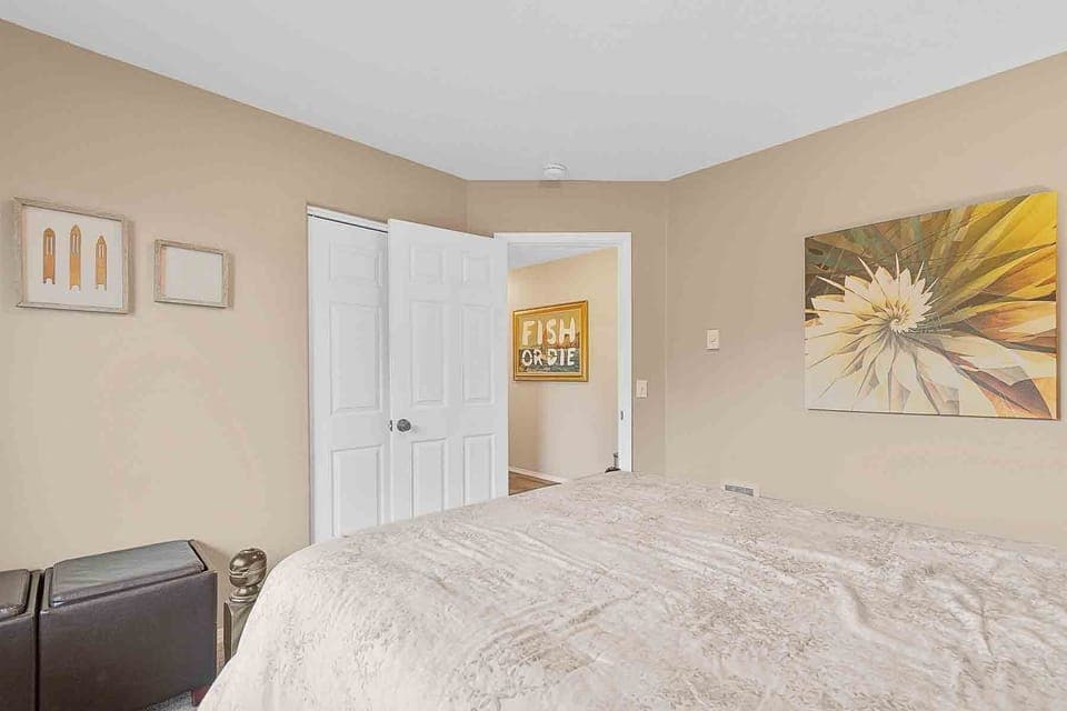 Queen Bedroom 2 of 4