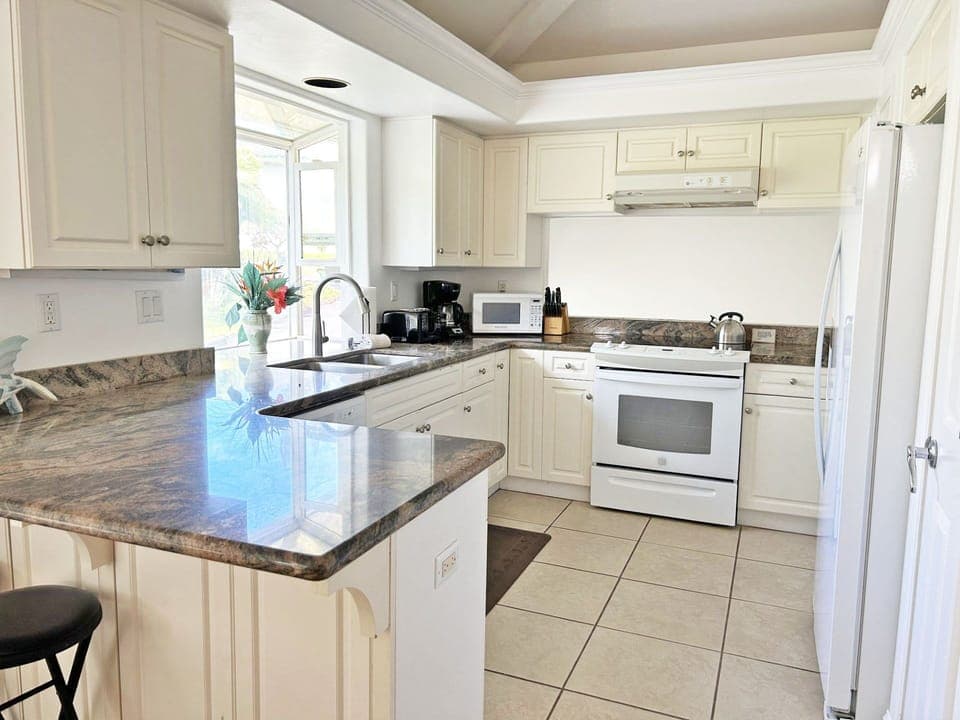 Kitchen is fully equipped witth pots, pans & appliances