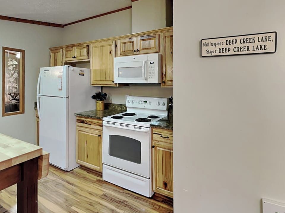 Eat-In Kitchen