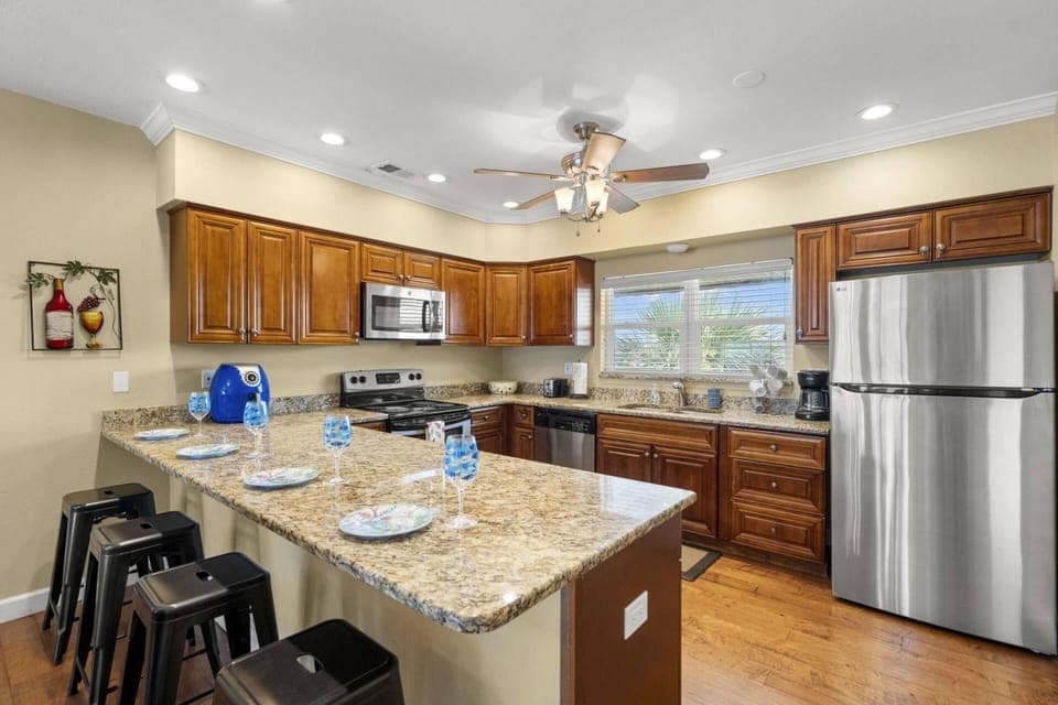 Modern, Fully Equipped Kitchen with Stainless Steel Appliances