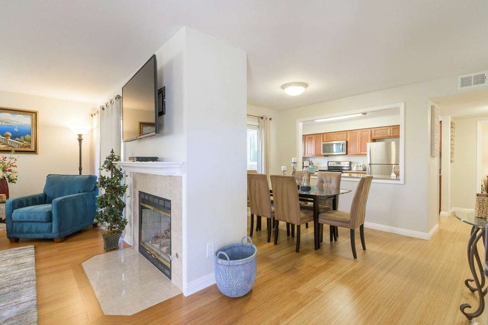 Living room opened up to dining and kitchen - STR15-0341