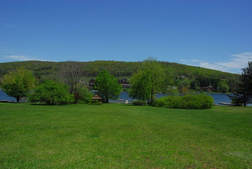 Lake Front at Lake Access/driving distance to unit