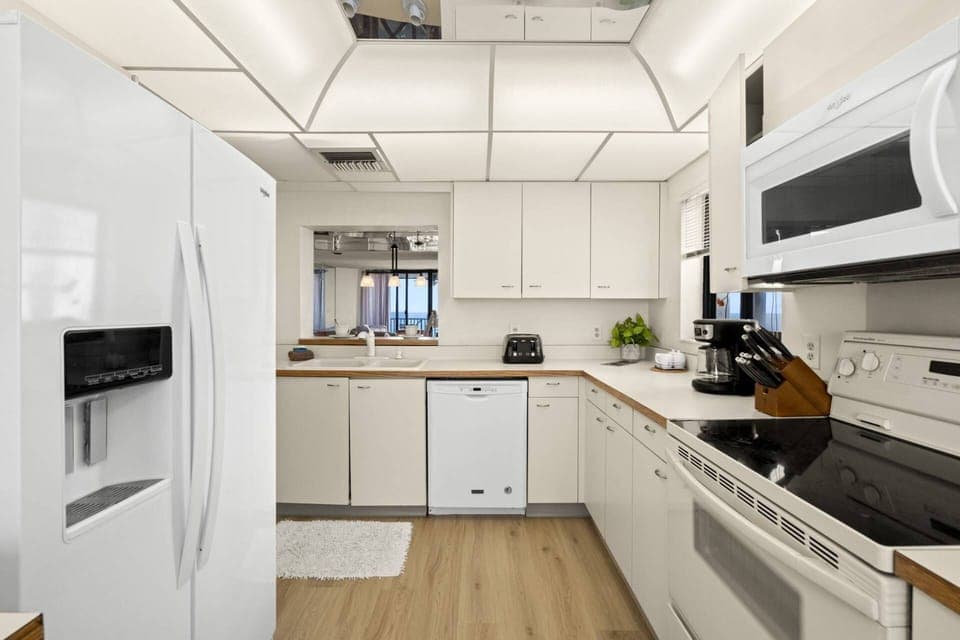 Fully Equipped Kitchen with Plenty of Storage and Counter Space