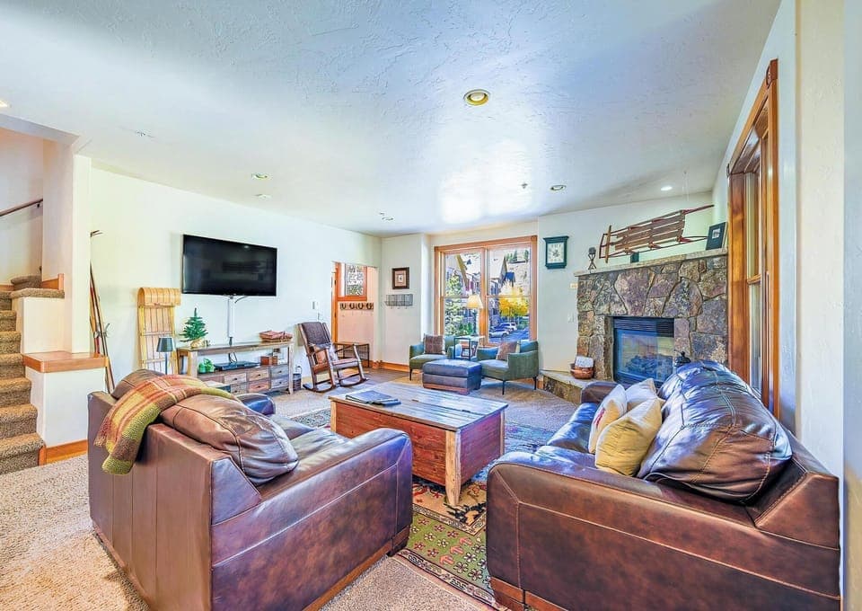 202 Mill Creek Living Room