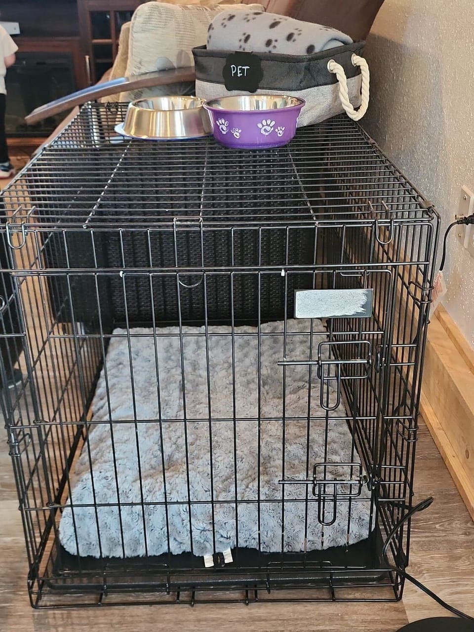 Pet amenities 2nd floor medium/large dog crate, dishes, and blankets available for your furry friends