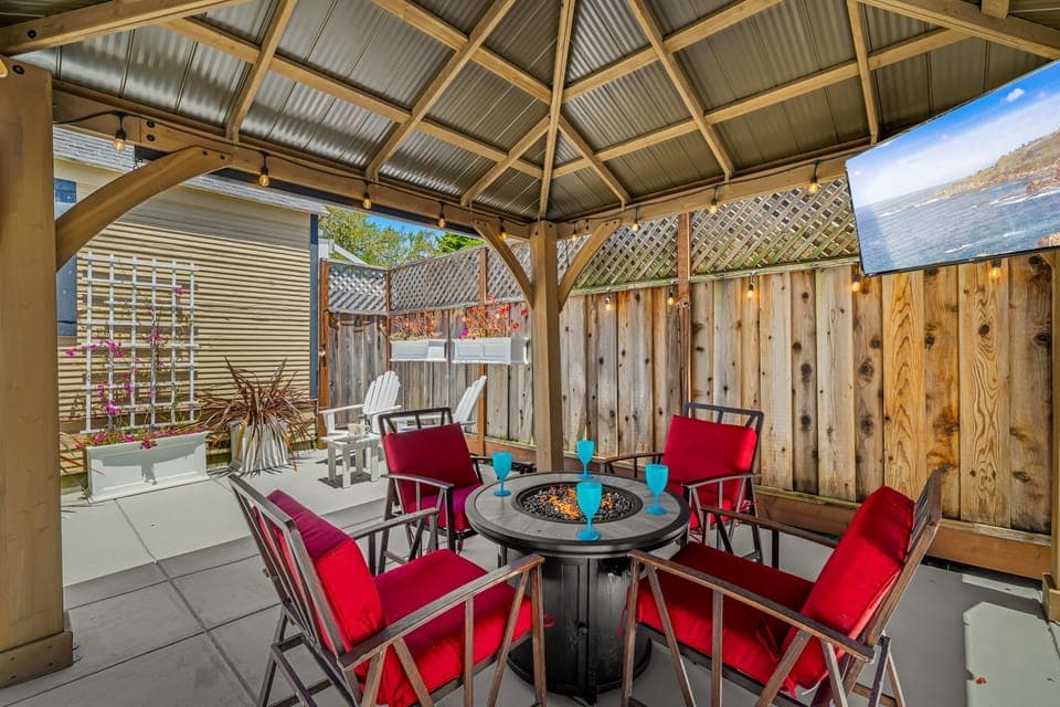 Welcome to "Ocean Park Sanctuary"!  A Short Walk to the Bay!