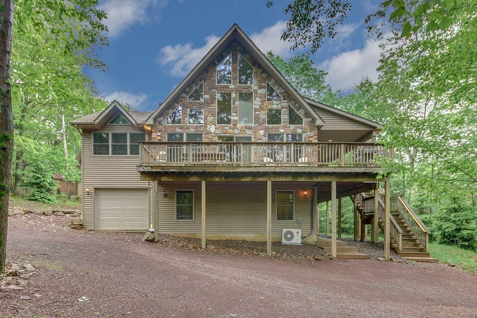 Front Picture of our Lake Harmony Vacation Home, Bobcat.