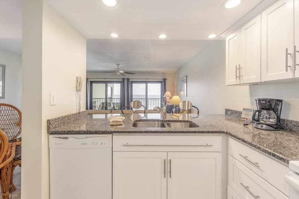 The Shores 403 Kitchen