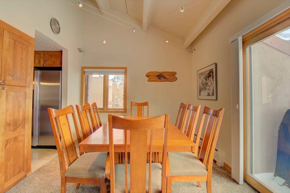 Large dining room table right off of the kitchen and living room.