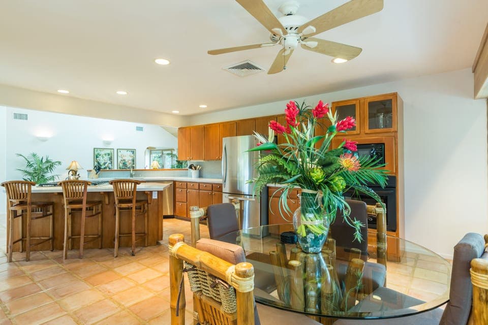 Kitchen / Dining Area - Kitchen / Breakfast Area