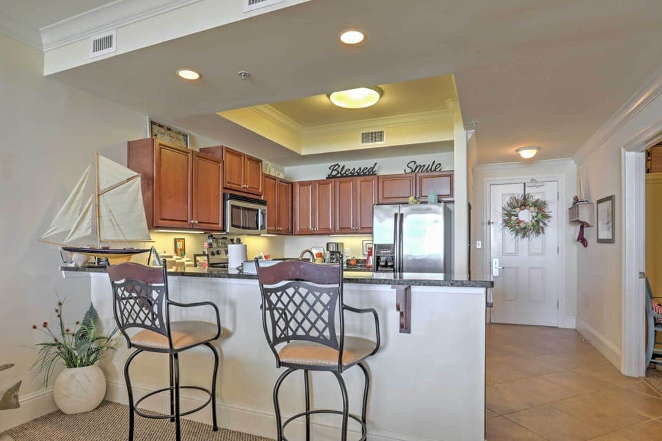 Kitchen | Breakfast Bar w/ Seating