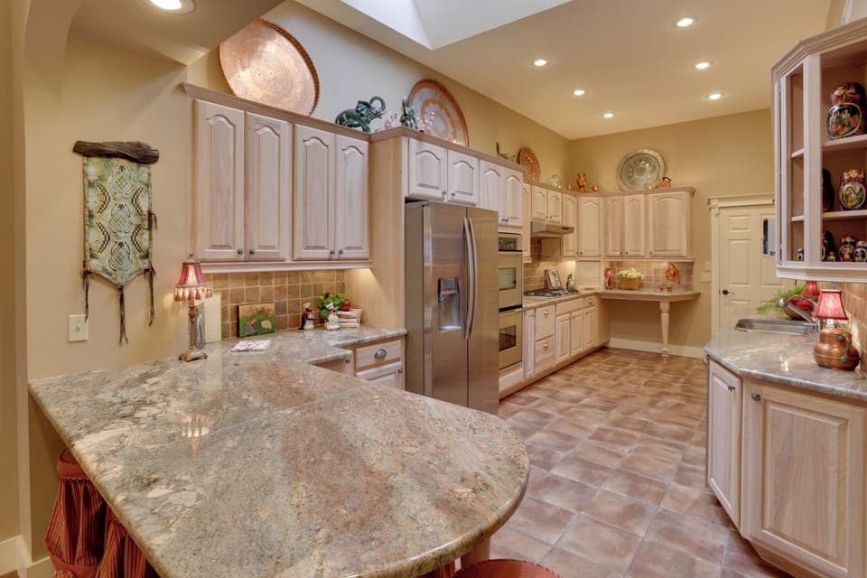 Fully Equipped Kitchen | Cooking Basics | Coffee Maker | Breakfast Bar