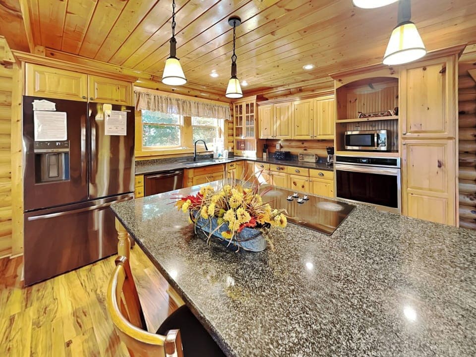 Kitchen with a Breakfast Bar Island