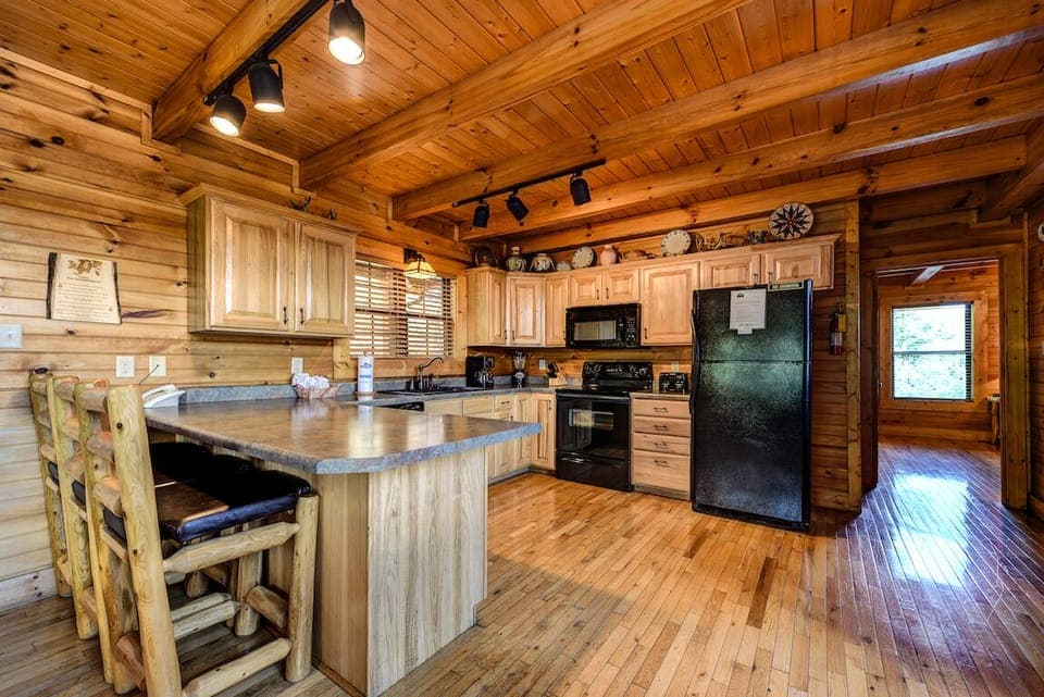 Kitchen with Breakfast Bar - Seating for 3