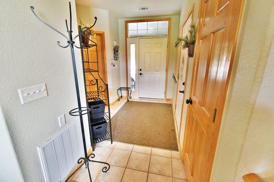 Entry with Gear Racks - Entry with Gear Racks