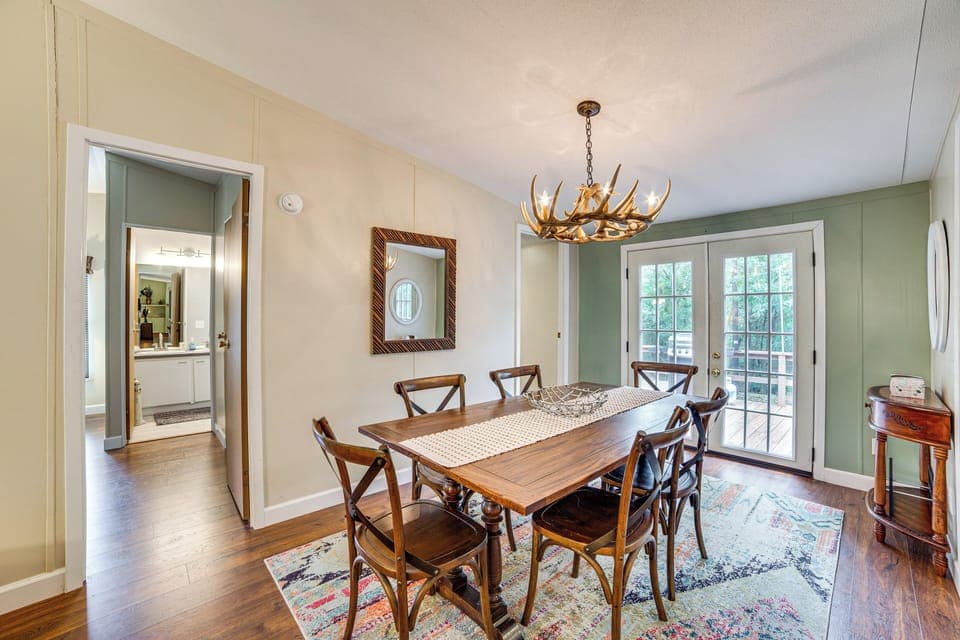 Dining Area | Dishware & Flatware