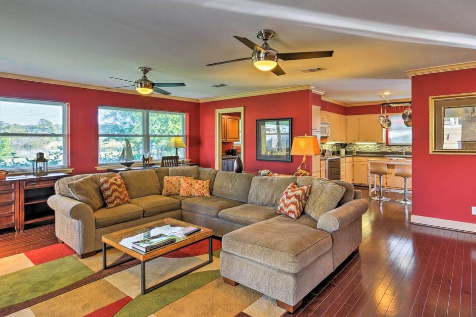 Living Room | Free WiFi