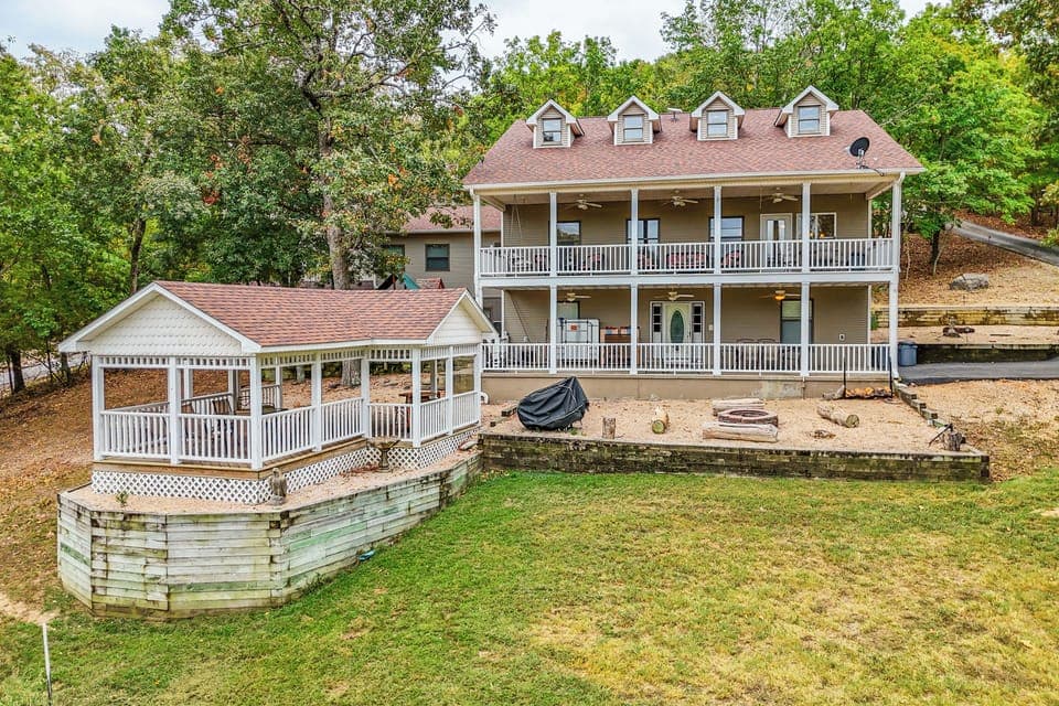Eureka Springs Vacation Rental | 5BR | 3.5BA | 2 Stories | 4,000 Sq Ft