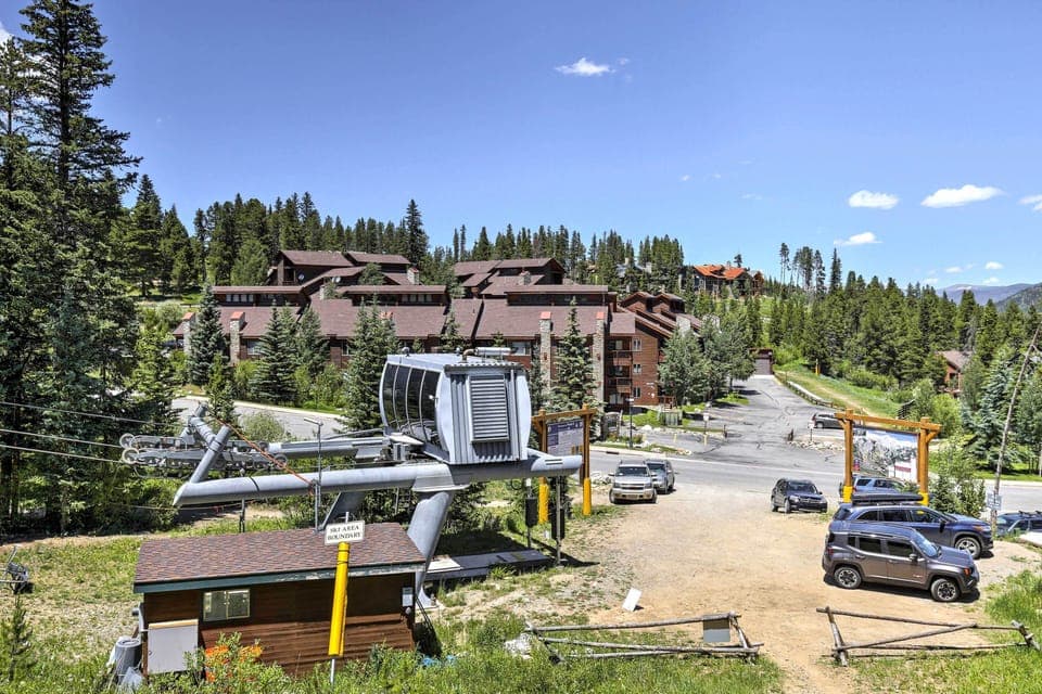 Nearby Peak 8 Lift
