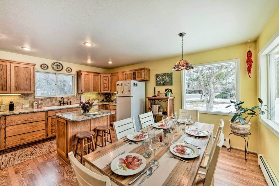 Kitchen/Dining Area