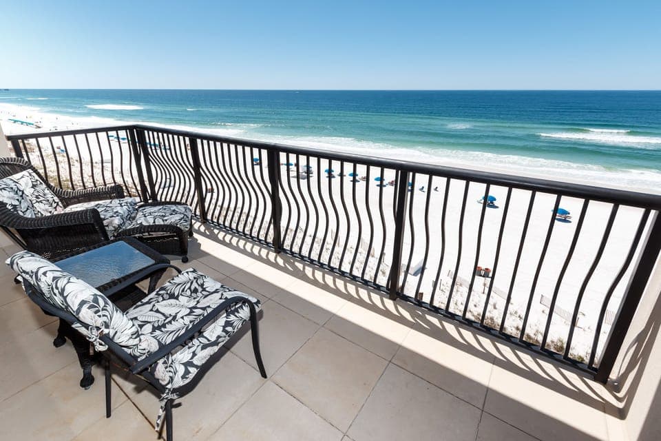 Balcony - Sweeping views of the Emerald Coast