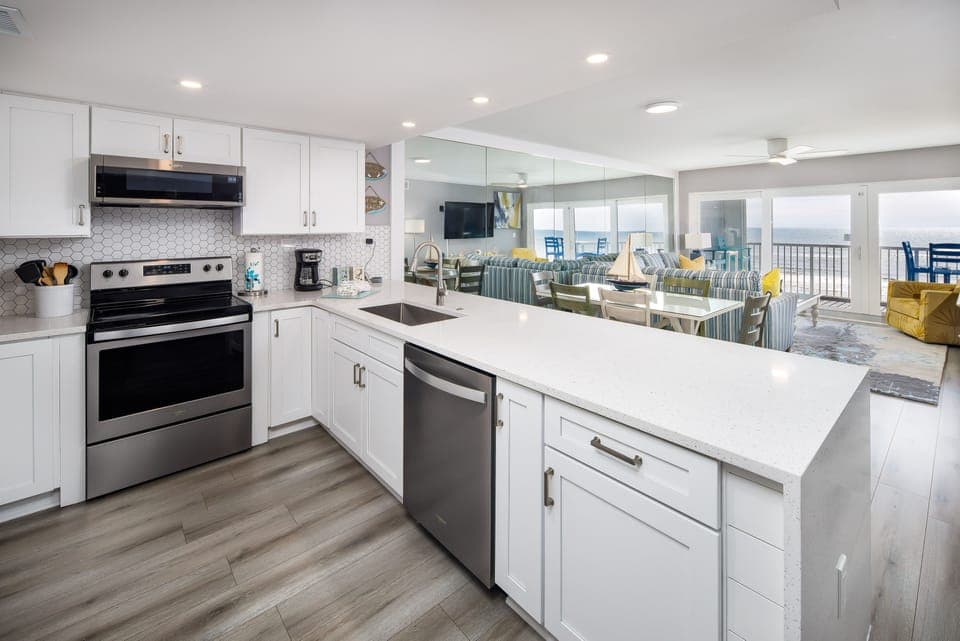 Kitchen - This fully furnished kitchen with quartz countertops is a chef's dream.