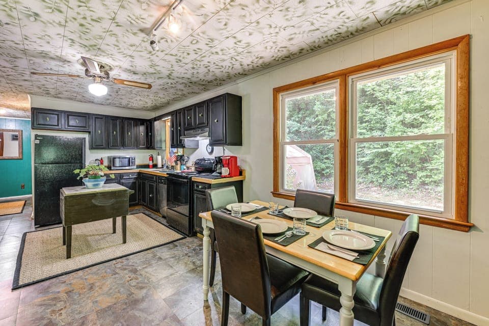 Dining Area | Dishware & Flatware