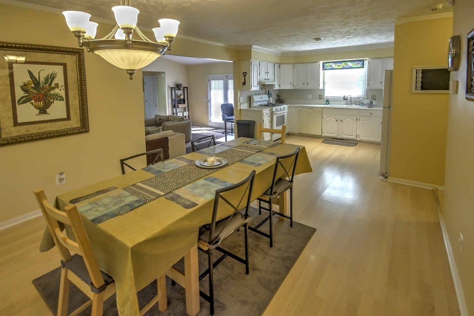 Dining Area | Dishware & Flatware